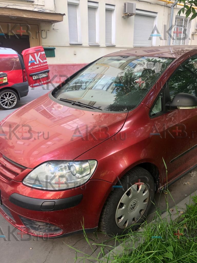 Замена аккумулятора на Volkswagen Golf Plus I 2005 - 2009 1.6 (102 л.с.)