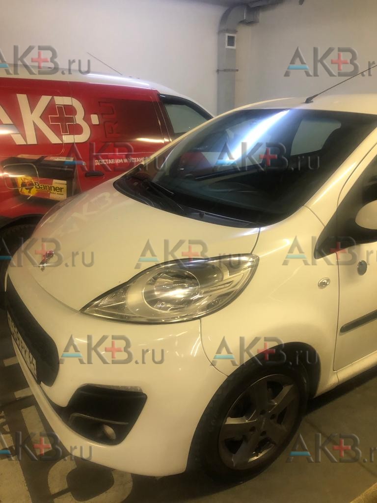 Замена аккумулятора на Peugeot 107 I Рестайлинг 2 2012 - 2014 1.0 (68 л.с.)