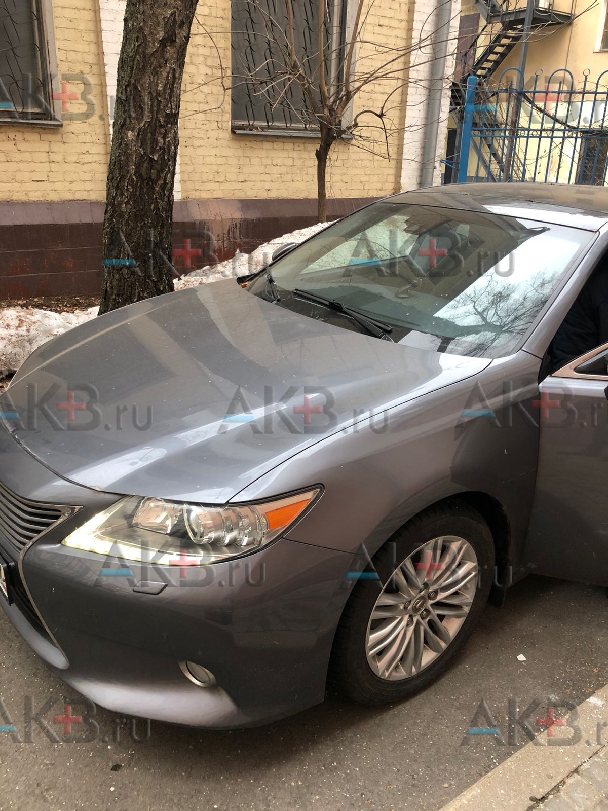 Замена аккумулятора на Lexus ES VI 2012 – 2015 250 2.5 (184 л.с.)