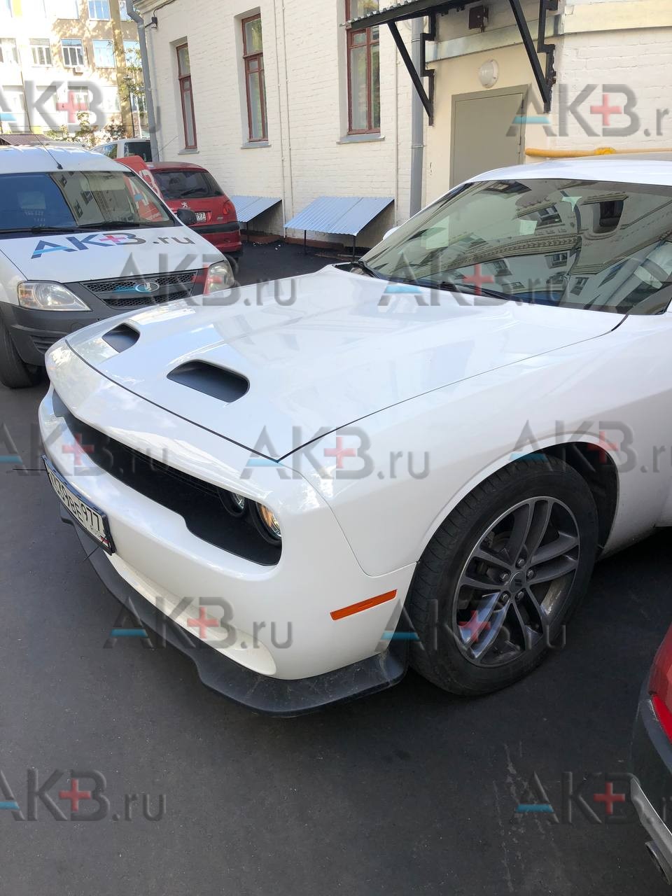 Замена аккумулятора на Dodge Challenger III Рестайлинг 2 2015 - н.в. 3.6 (309 л.с.)