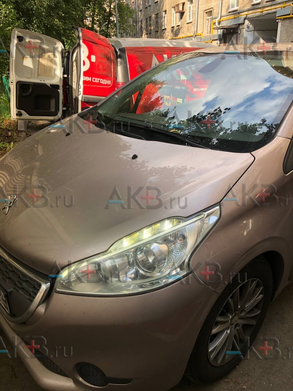 Замена аккумулятора на Peugeot 208 2008 – 2015 1.6 (175 л.с.)