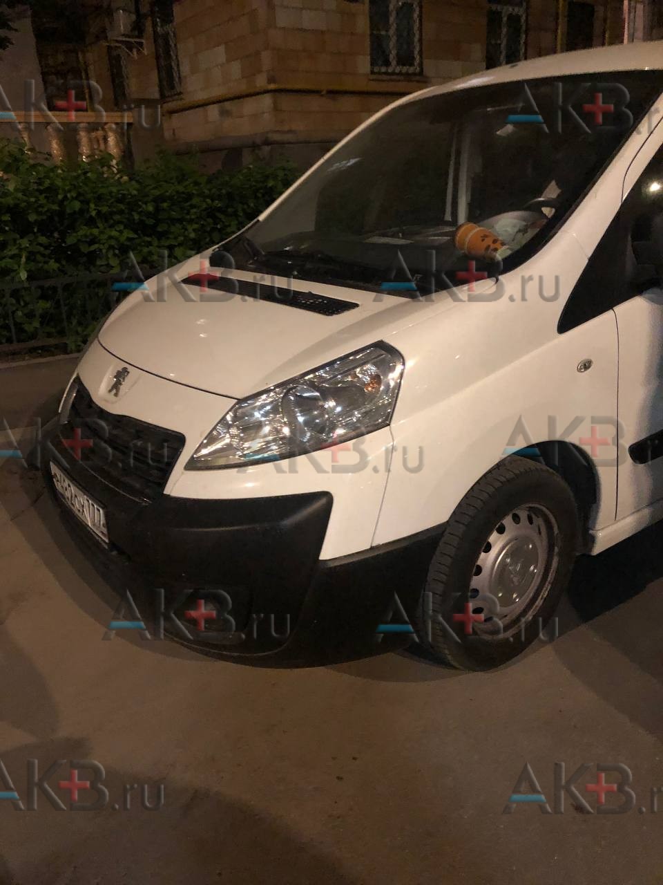 Замена аккумулятора на Peugeot Expert II Рестайлинг 2012 – 2016 1.6d (90 л.с.)