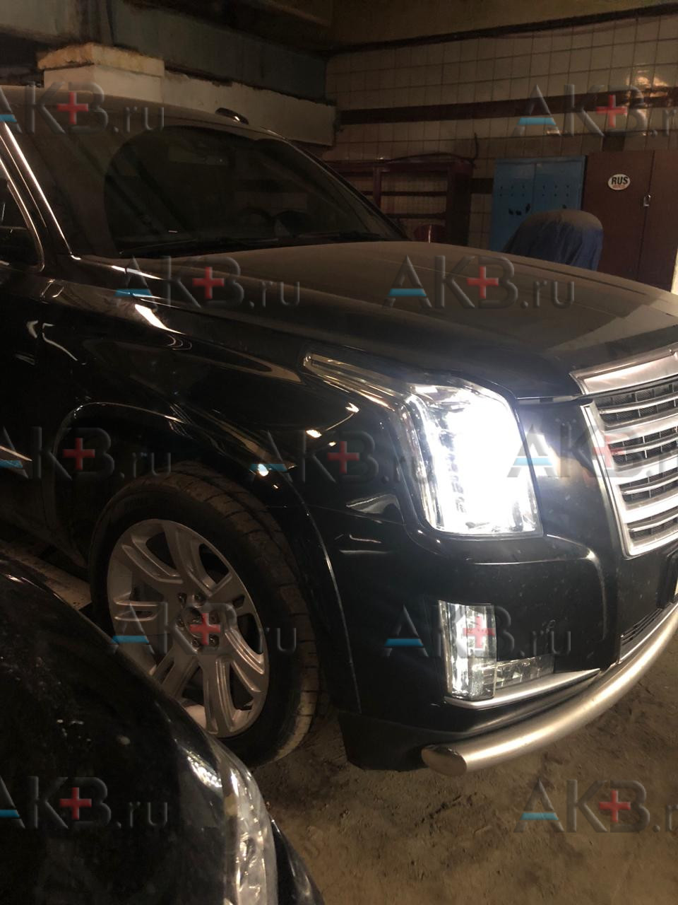 Замена аккумулятора на Cadillac Escalade IV 2015 - 2020 ESV 6.2 (409 л.с.)