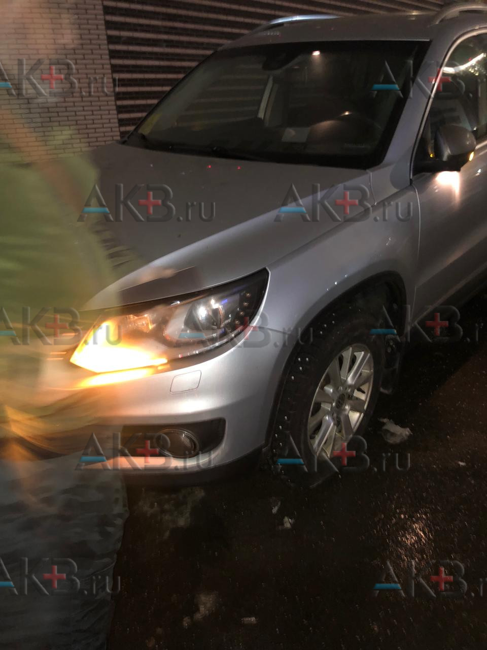 Замена аккумулятора на Volkswagen Tiguan 2011 – 2016 2.0 (170 л.с.)