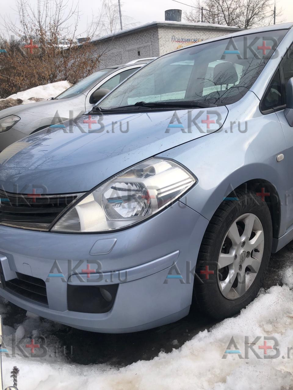 Замена аккумулятора на Nissan Tiida I Рестайлинг 2010 - 2013 1.6 (110 л.с.)