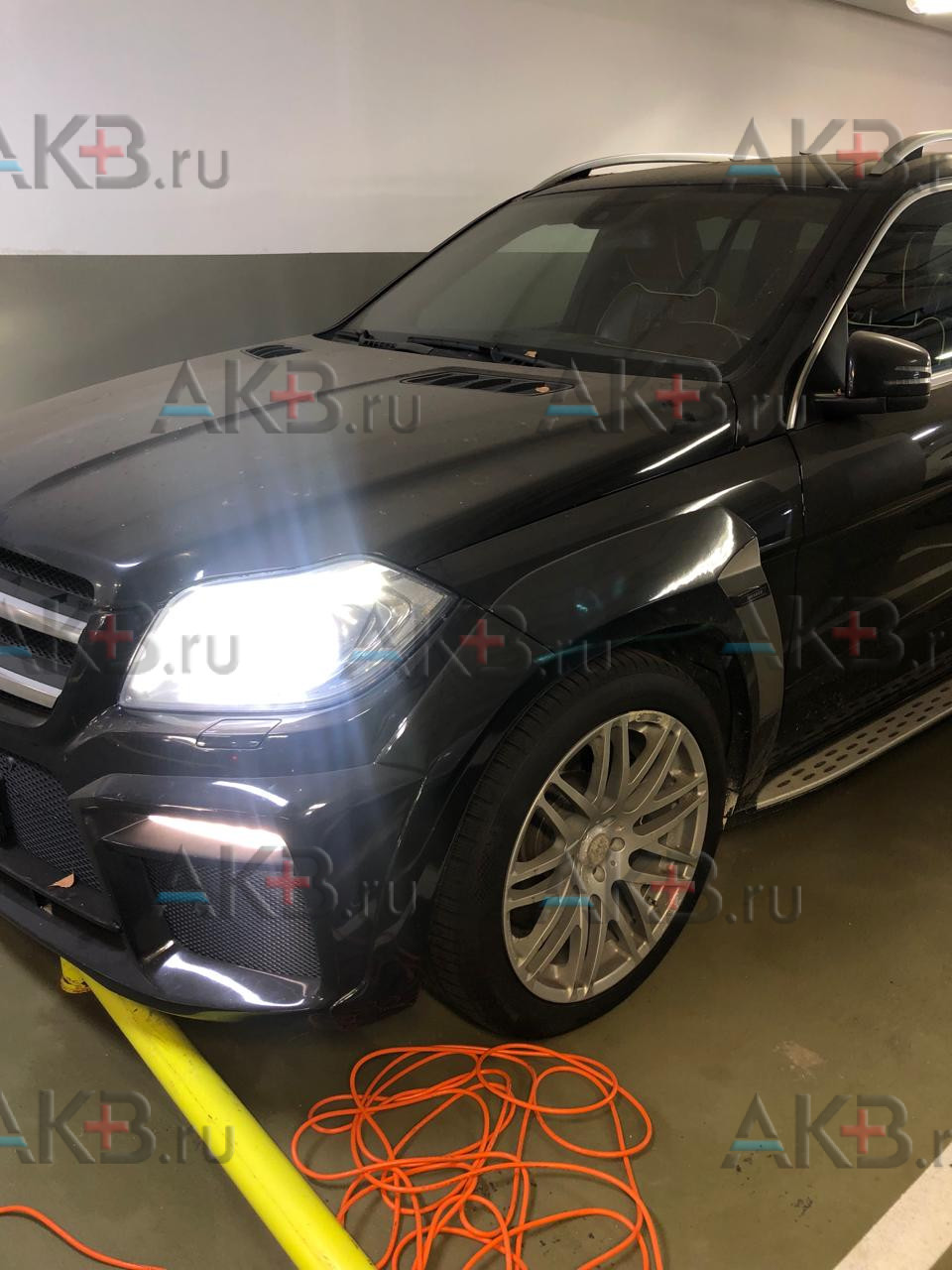 Замена аккумулятора на Mercedes-Benz GL-klasse AMG 2012 – 2016 63 AMG 5.5 (557 л.с.)
