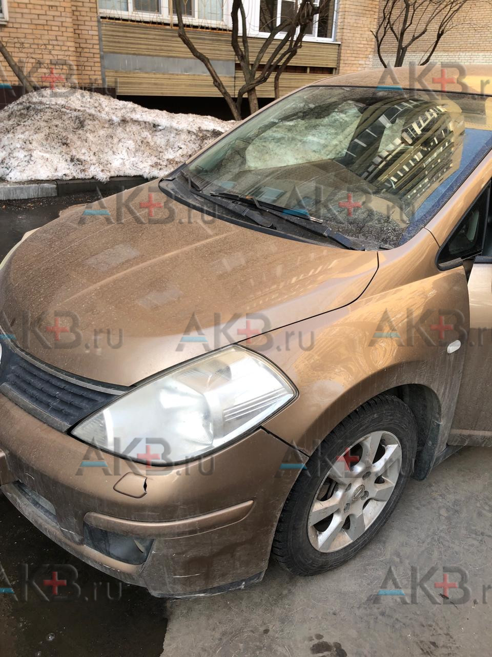 Замена аккумулятора на Nissan Tiida I 2004 - 2012 1.8 (126 л.с.)