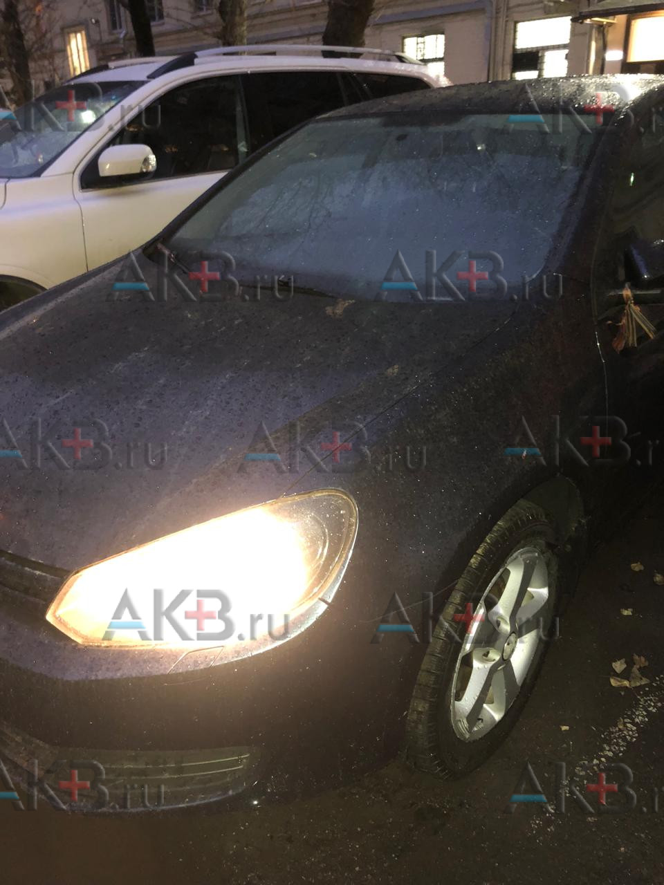 Замена аккумулятора на Volkswagen Golf VI 2008 - 2012 1.6 (102 л.с.)