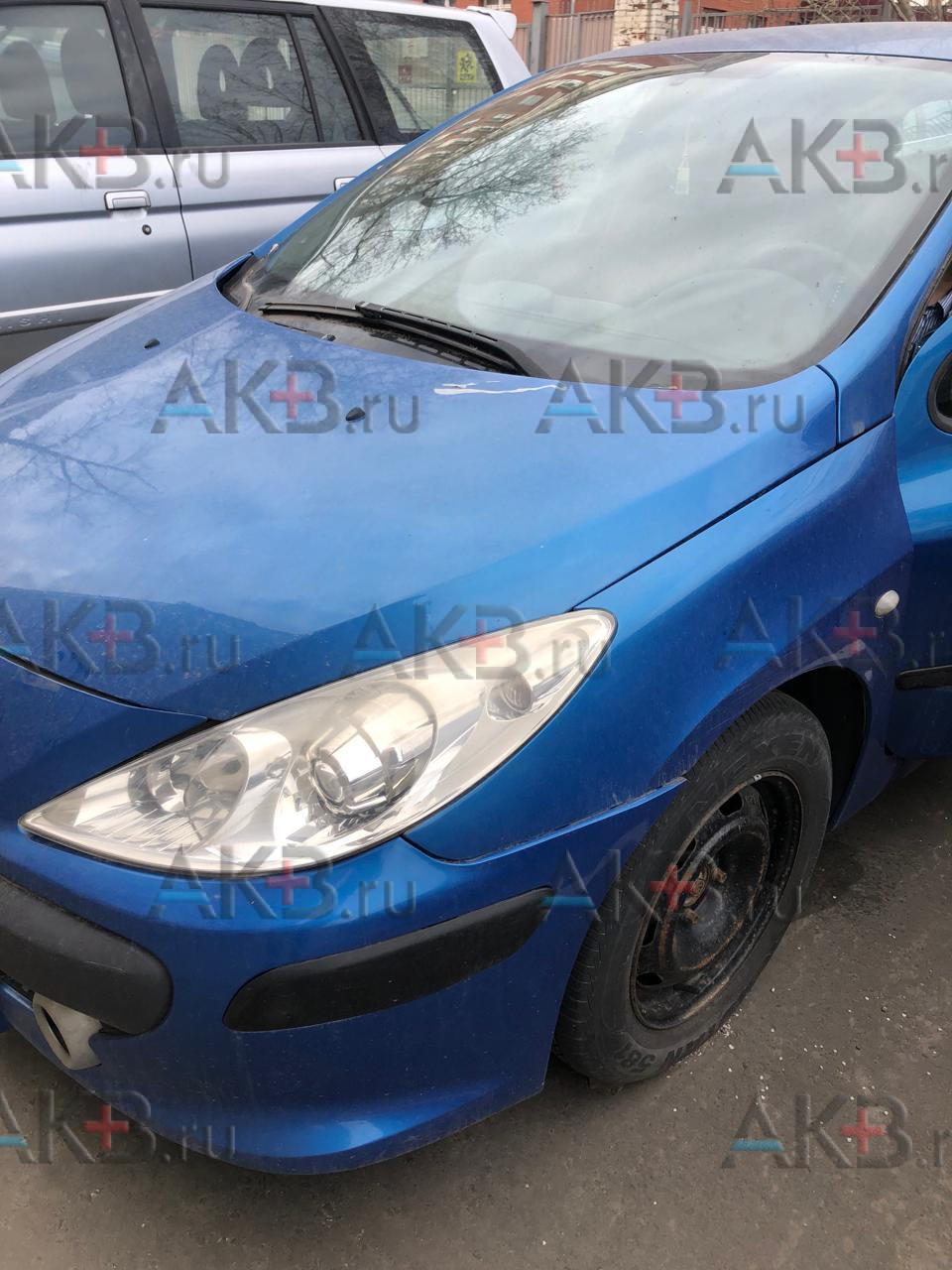 Замена аккумулятора на Peugeot 307 2001 – 2005 1.6 (109 л.с.)