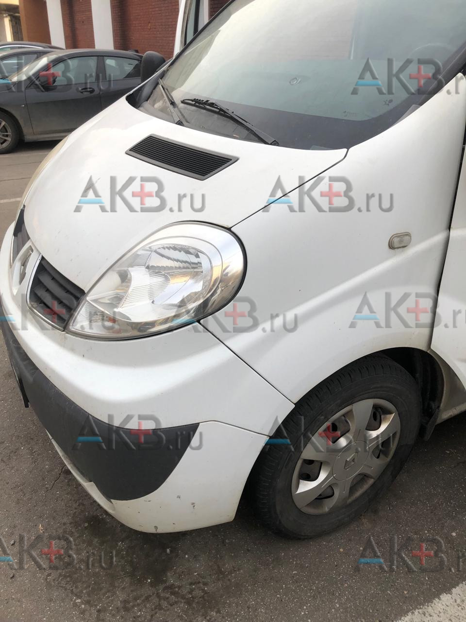 Замена аккумулятора на Renault Trafic II Рестайлинг 2006 – 2014 2.0 (116 л.с.)
