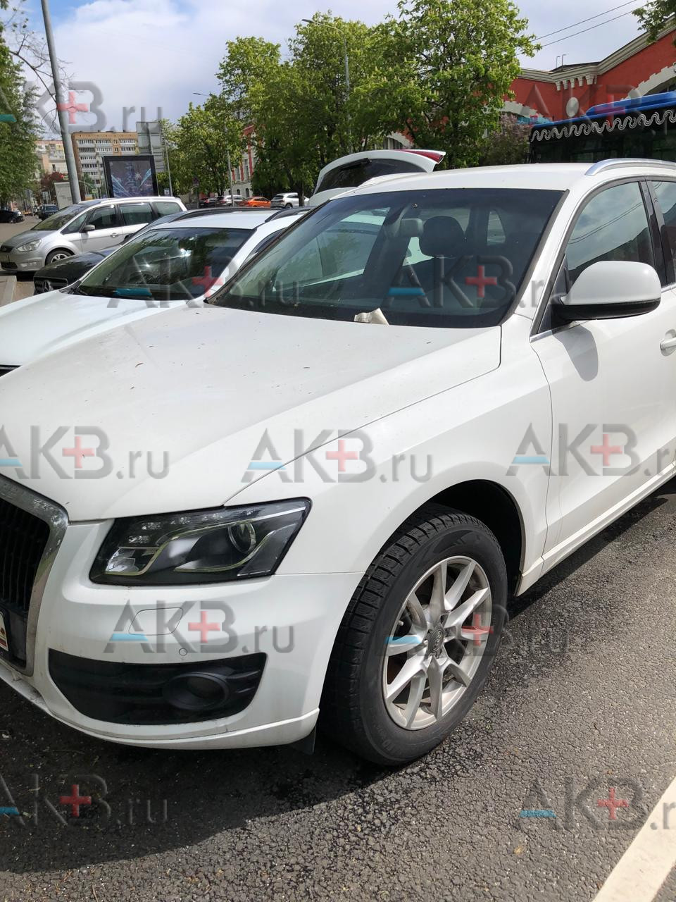Замена аккумулятора на Audi Q5 I 2008 - 2012 3.2 (270 л.с.)