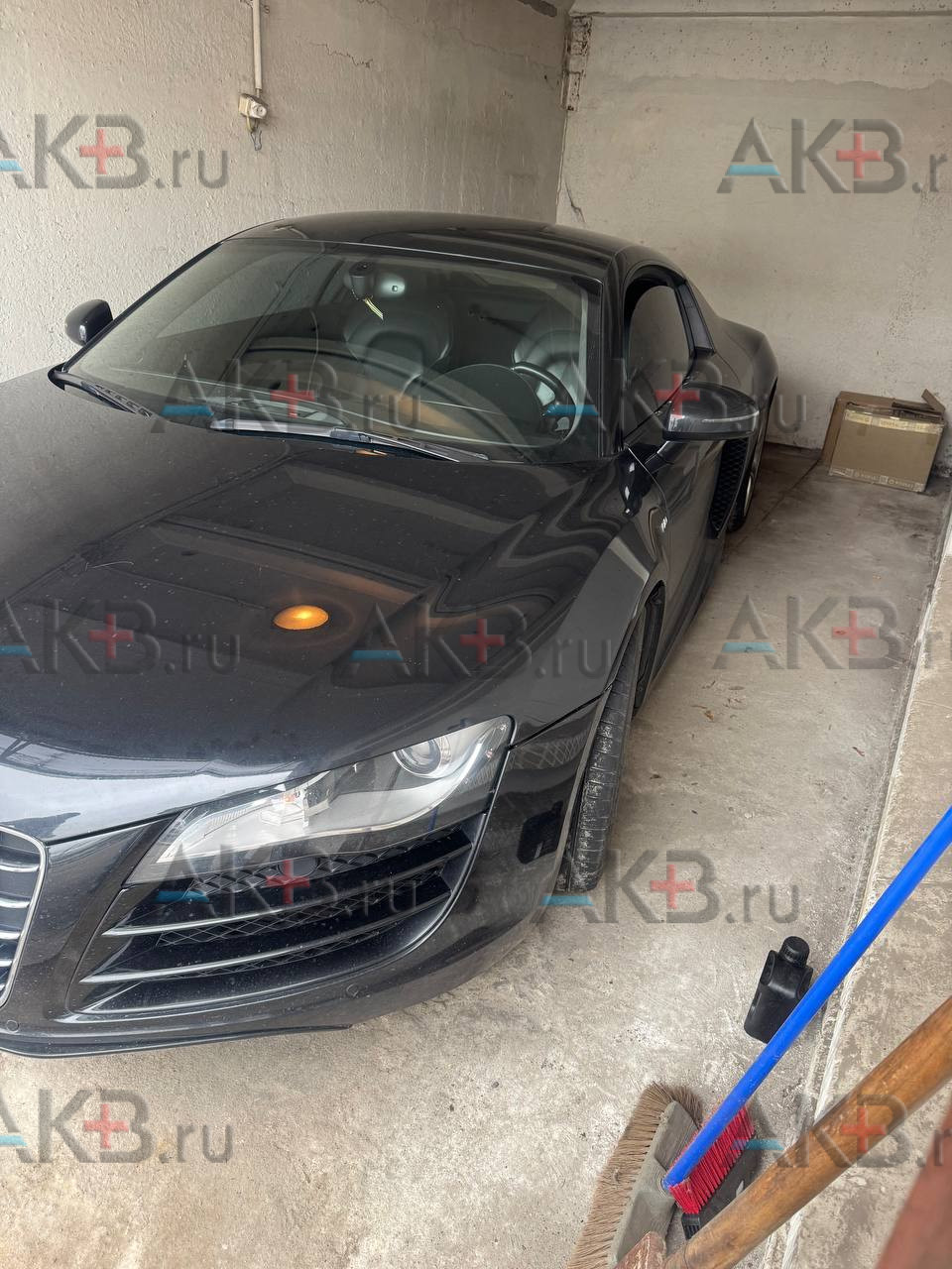 Замена аккумулятора на Audi R8 I 2007 - 2012 5.2 (525 л.с.)