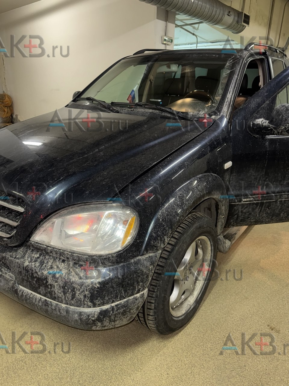 Замена аккумулятора на Mercedes-Benz M-klasse I (W163) 1997 - 2001 430 4.3 (272 л.с.)