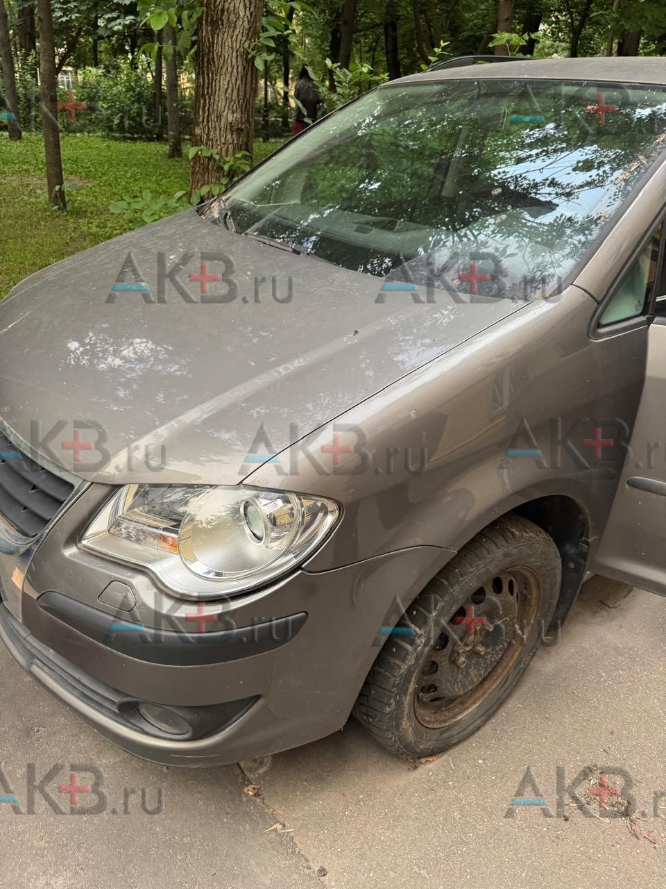 Замена аккумулятора на Volkswagen Touran I Рестайлинг 2006 - 2010 1.4 (140 л.с.)